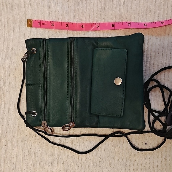 NWOT Green Soft Leather Purse cross body Shoulder Travel Wallet price firm - Picture 2 of 7